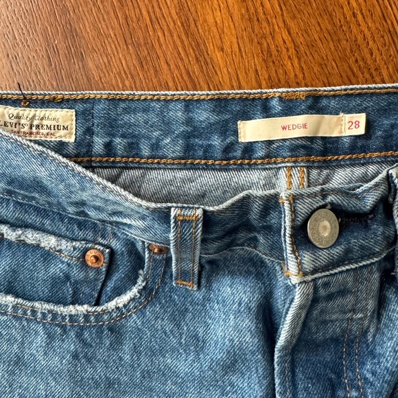 Levi’s wedgie denim - Picture 2 of 6